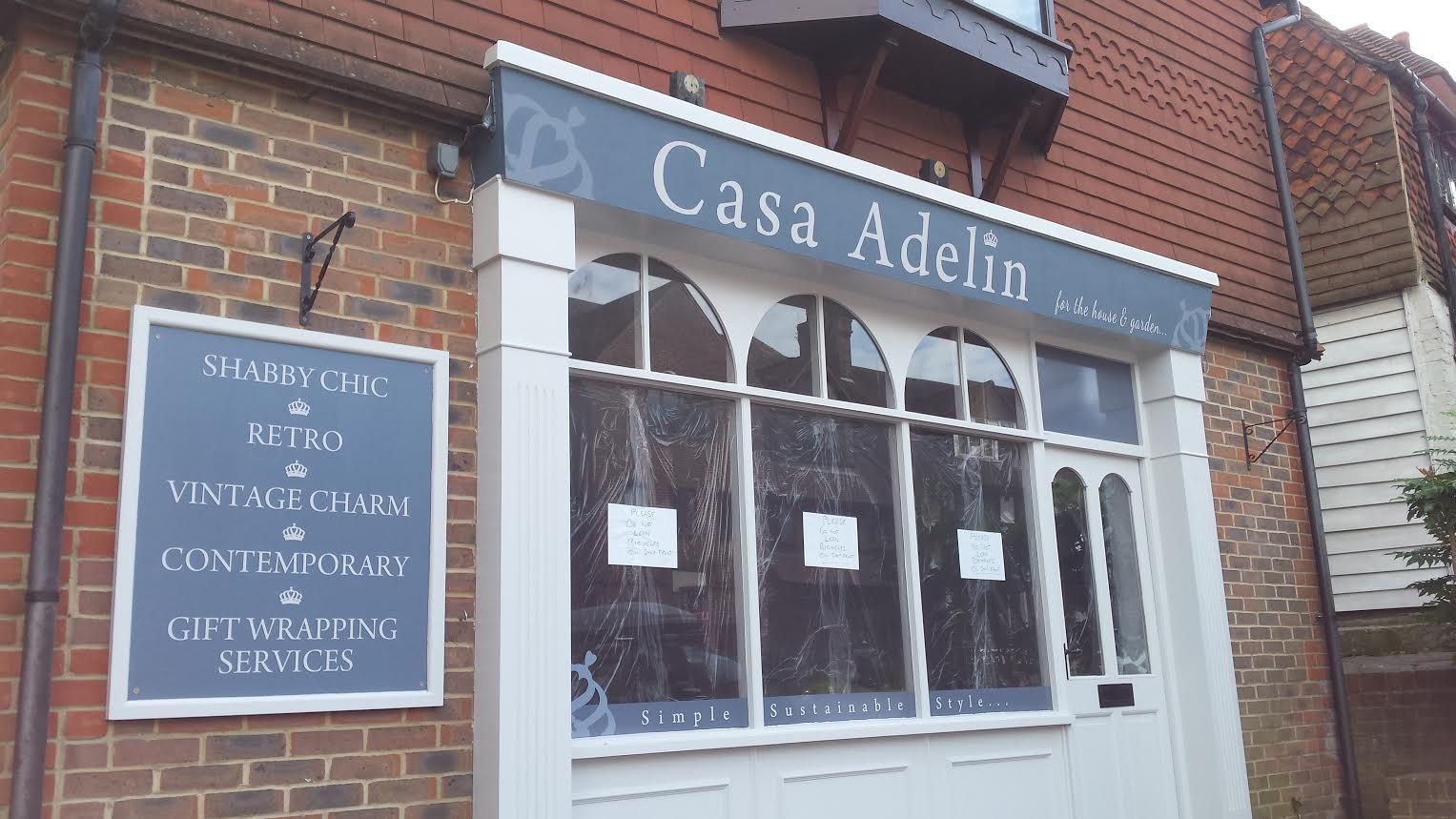 Shop frontage of Case Adelina